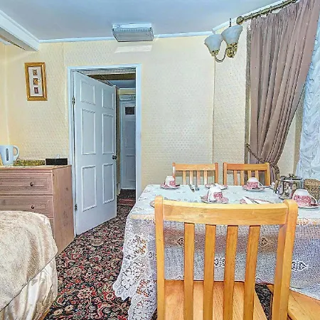 Number One Guesthouse Dover Esterno foto